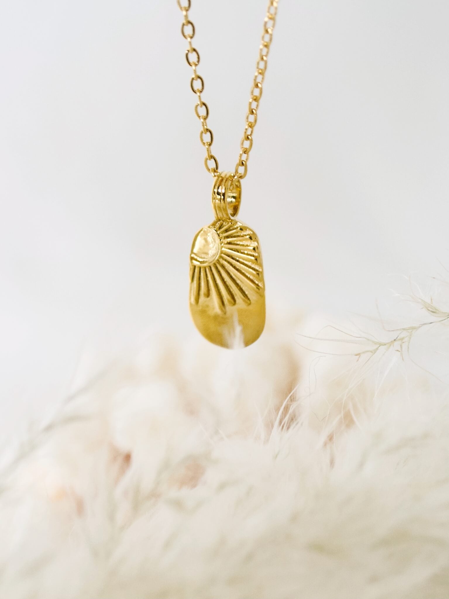 CELESTIAL BEAM PENDANT NECKLACE, GOLD