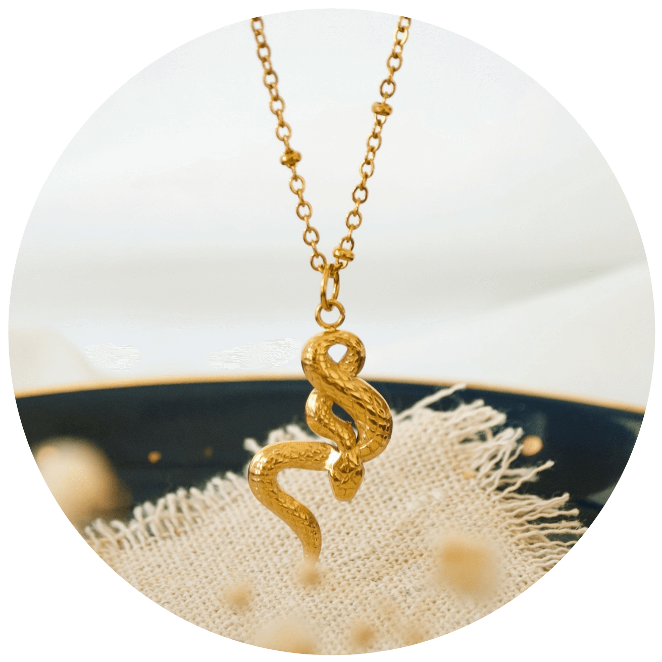 THE SERPENT PENDANT NECKLACE, GOLD